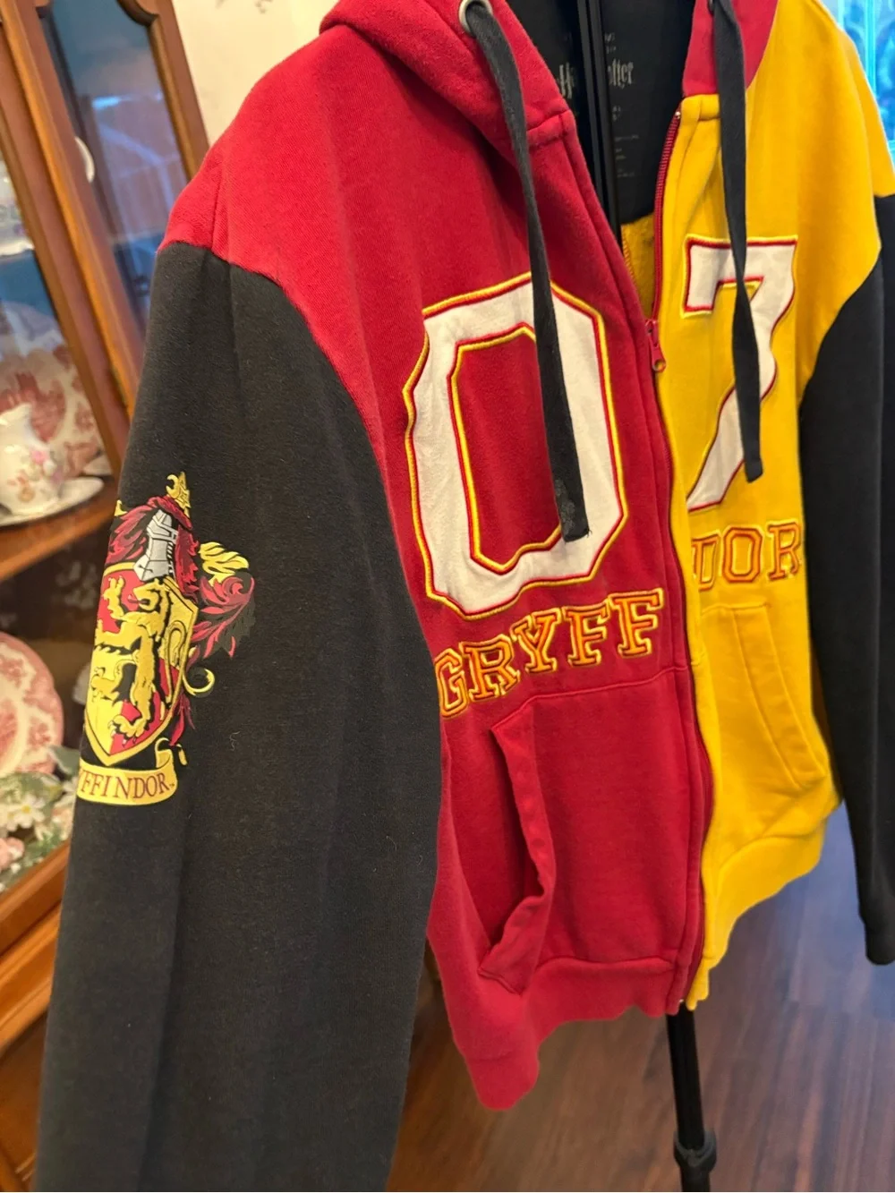 Universal Studios Harry Potter Gryffindor Quidditch hoodie Size Medium